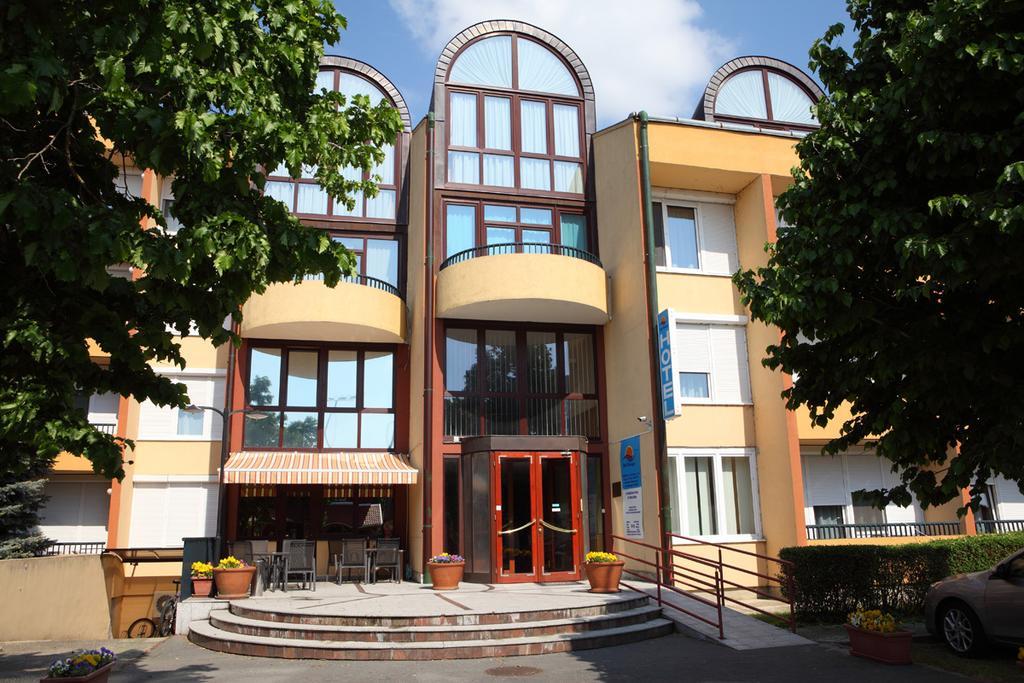 Hotel Napsugar Hévíz Exteriör bild